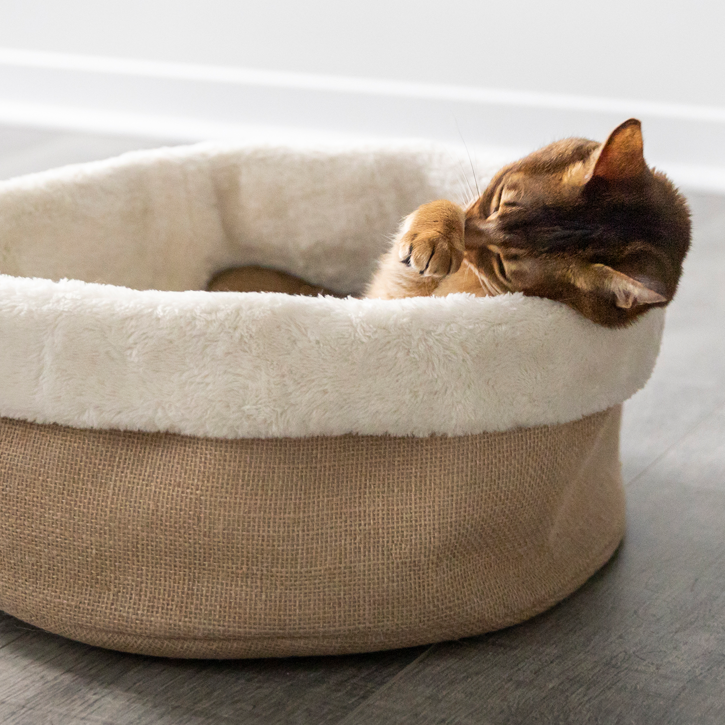 Linen basket bed for cat and small dog, beige