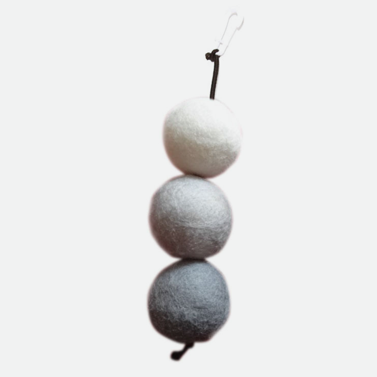Katt3 hanging ball toy