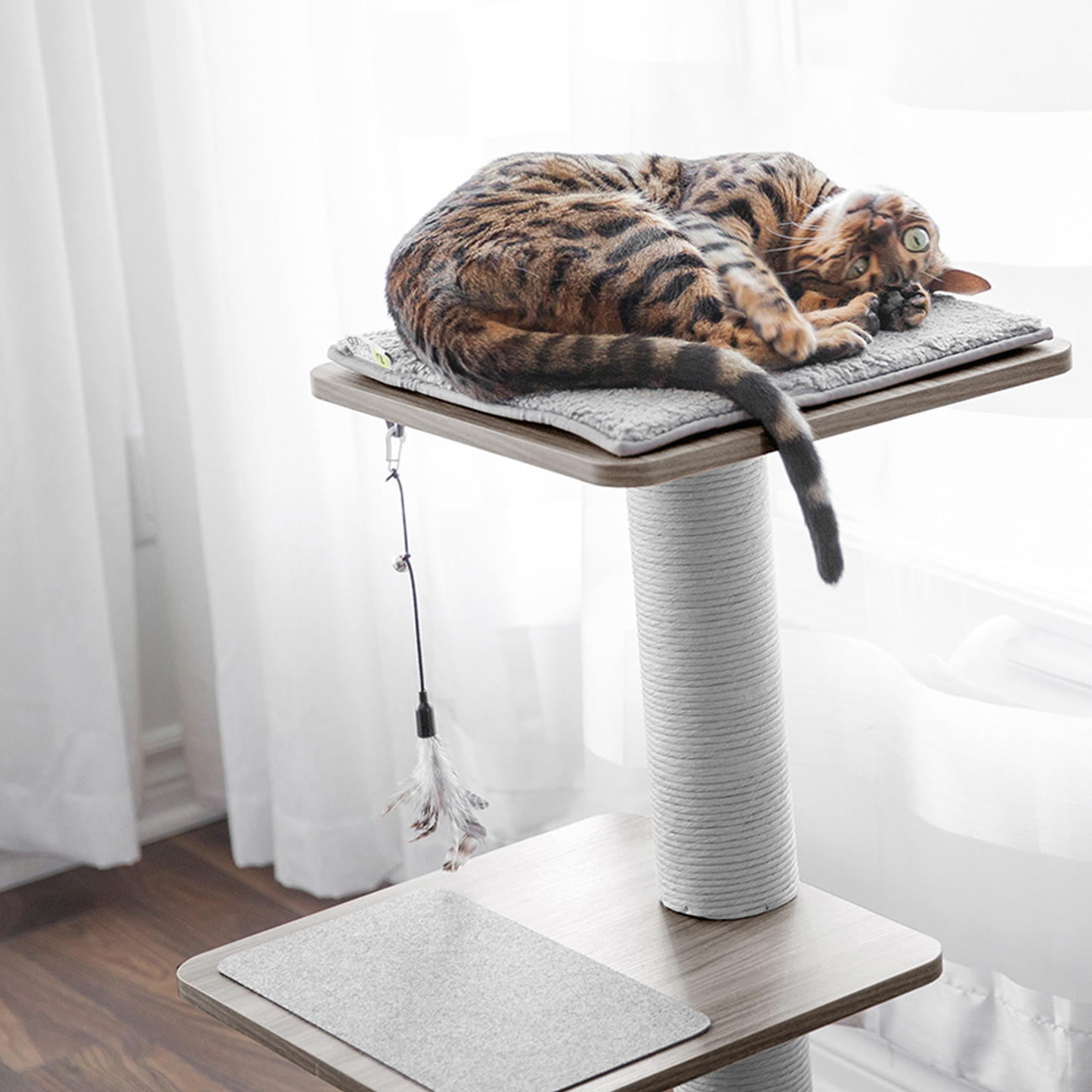 Cat tree scratcher pole, wood