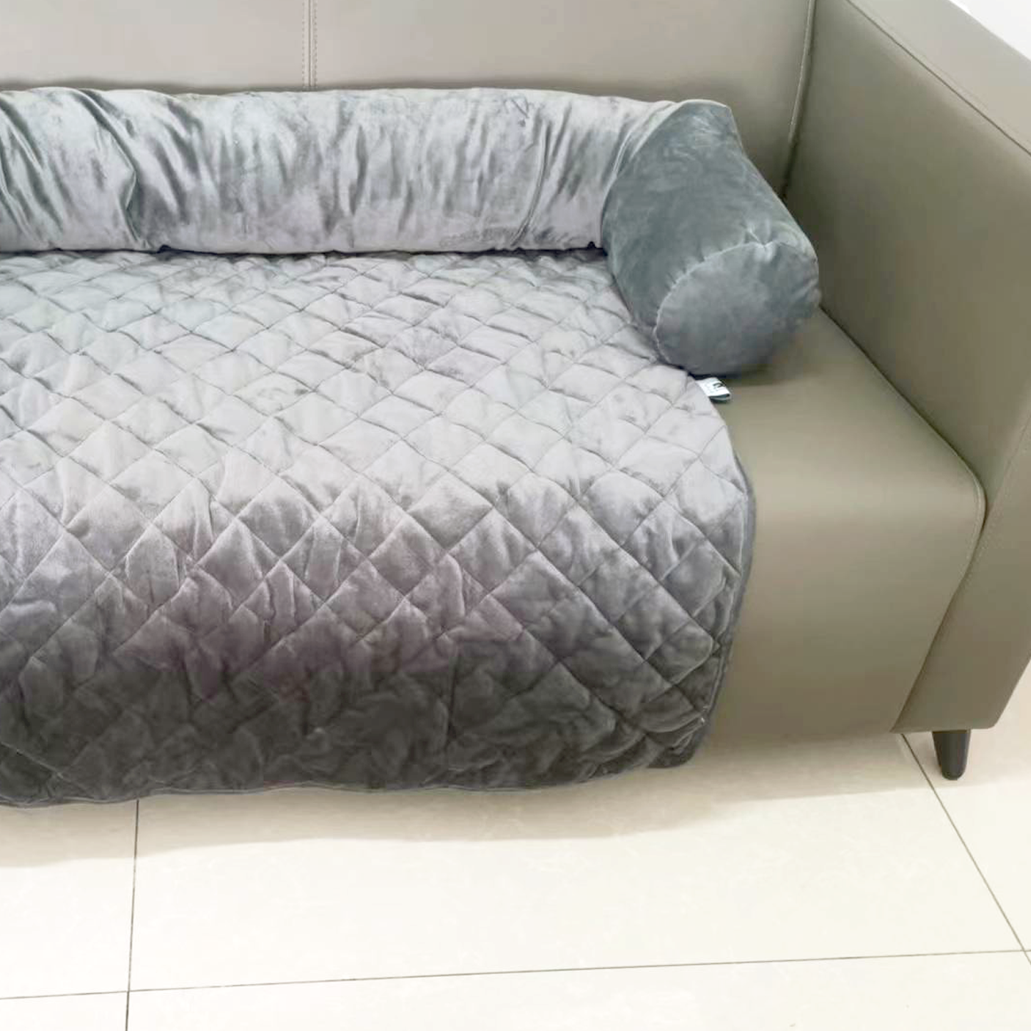 Soft blanket for pet with padded sides