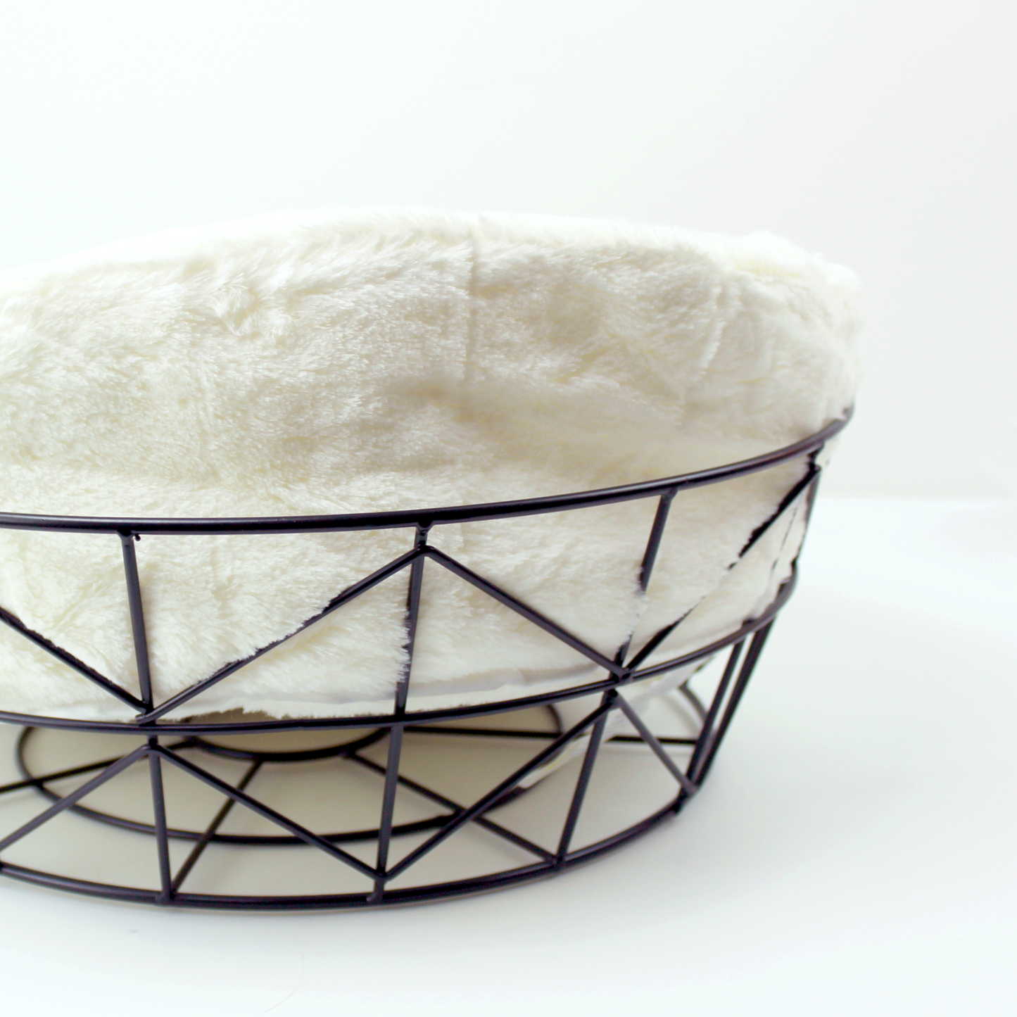 Metal basket bed for cat, black